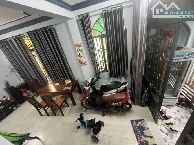NHÀ ĐẸP LÝ THƯỜNG KIỆT - GẦN CHỢ GÒ VẤP - 3 TẦNG - 50M2 - NHỈNH 6TỶ - GÓC 2 MẶT HẺM THOÁNG