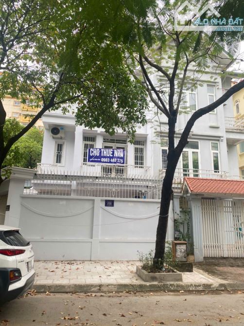 Cho thuê biệt thự Vũ Trọng Khánh. DT 140m2, 4 tầng, lô góc 2 mặt thoáng
