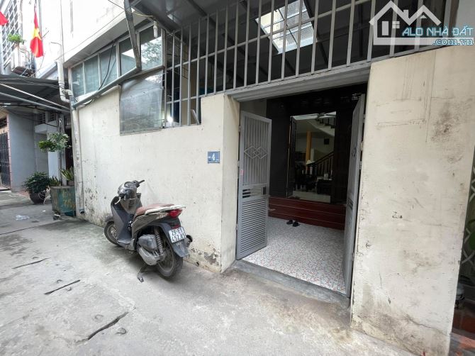 Chủ cần bán gấp , nhà dân xây Đại Mỗ, nằm  trong kdt viglacera Đại Mỗ . 70M . 16,4 tỷ