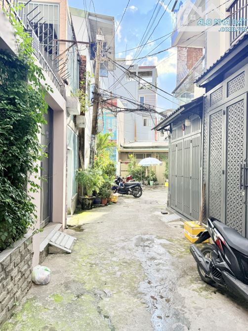 Nhà 2 mặt hẻm ô tô, Vị trí đẹp đi đâu cũng tiện- Diện tích  48m² - Ngang gần 5m