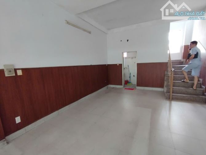 Cần cho thuê nhà mặt tiền đường Nguyễn Ái Quốc 1 trệt, 1 lửng, 2 lầu chỉ 16,5 triệu/tháng