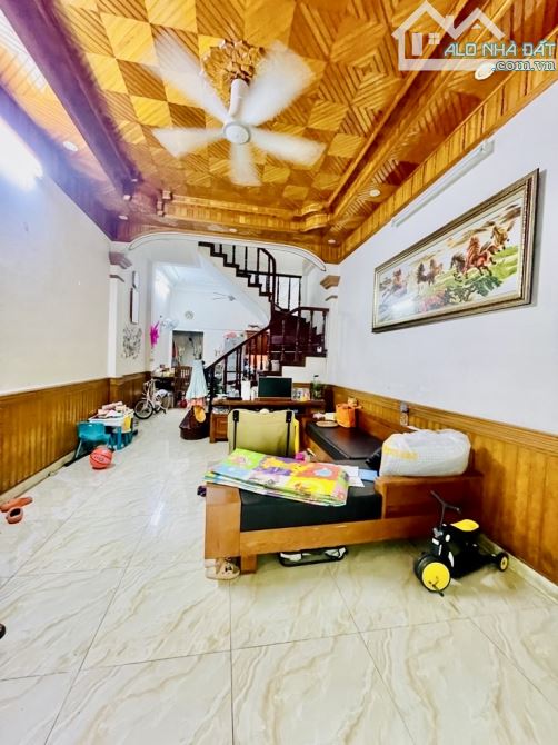 NGAY NGÃ 4 VẠN PHÚC-TỐ HỮU-DT40m-5tầng x 4ngủ-DÂN XÂY-Chưa đến 8đ