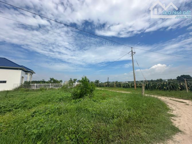 Bán 1410m2 đất Gần Biển Tân Bình, LaGi giá rẻ nhất chỉ 1.3tr/m2 sổ riêng