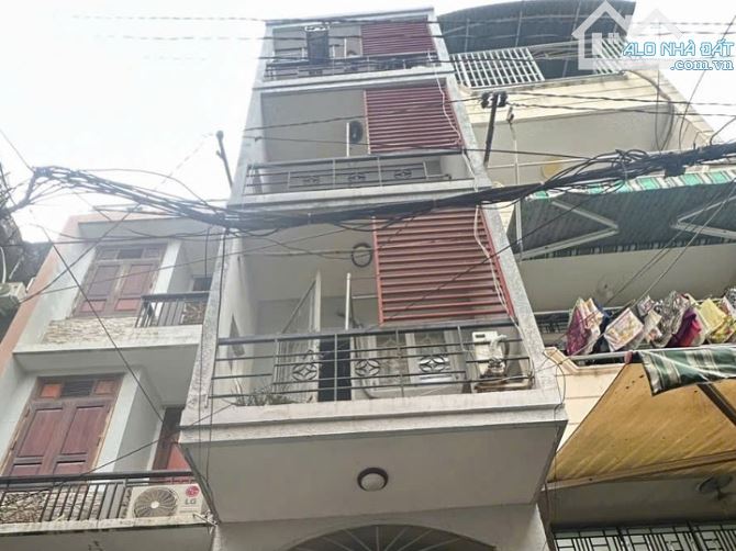 Bán nhà nở hậu 3 lầu 3 phòng ngủ hẻm Ngô Quyền, Quận 10