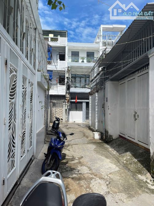 BÁN GẤP NHÀ CẤP 4 HẺM NGUYỄN BIỂU GẦN BIỂN, TP NHA TRANG GIÁ RẺ 4,2 TỶ