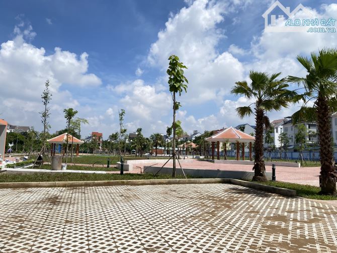 ĐẤT BIỆT THỰ KDC GIA HÒA - VIEW CÔNG VIÊN CẠNH BỜ SÔNG - ĐỖ XUÂN HỢP 200m2 - 18 TỶ TL MẠNH