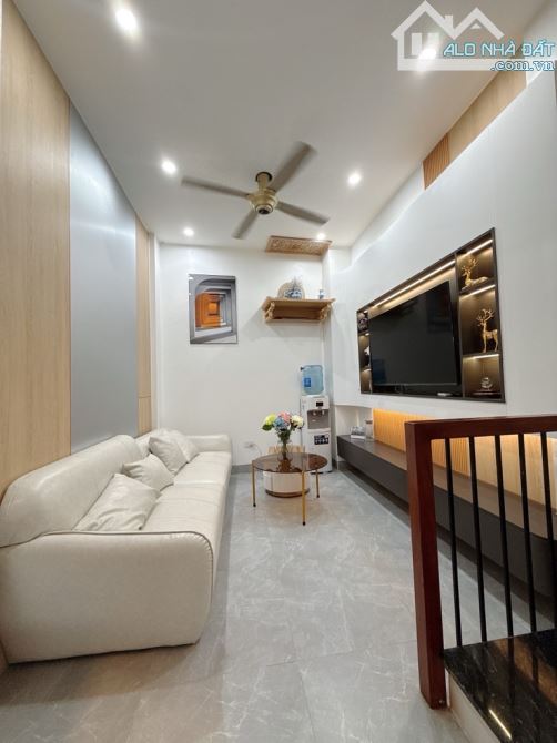 Bán nhà Trương Định, 34m², 5 tầng, 4 ngủ, cạnh Plaza, gần ô tô, nhỉnh 7 tỷ