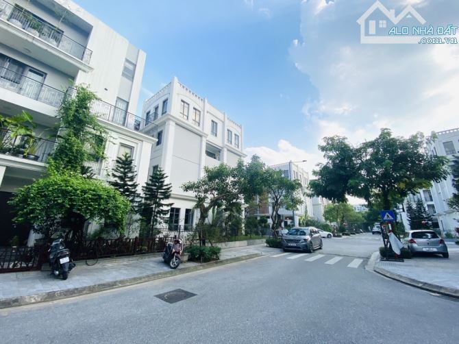 BIỆT THỰ THE MANOR CENTRAL PARK – NGUYỄN XIỂN - 202M2 - 55 TỶ.