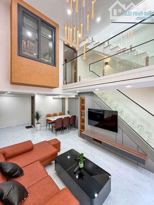 Bán nhà đường Lam Sơn, Quận Tân Bình, Giá: 2 tỷ 690 triệu/60m2, sổ hồng riêng