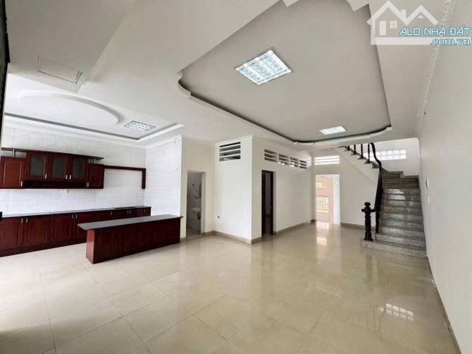 Cho Thuê Mặt Bằng Kinh Doanh QL1A Sàn sử dụng 600m2 Gần CV 30/4  - Giá chỉ 40tr/Thán