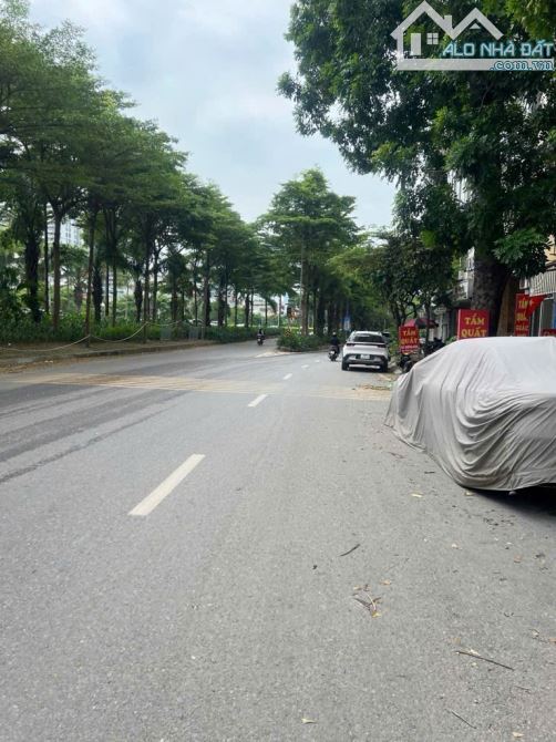 Hót Đất đường Bưởi, 31m,  tặng nhà 2 tầng, Tây hồ view thoáng, oto đỗ cửa, hiếm.
