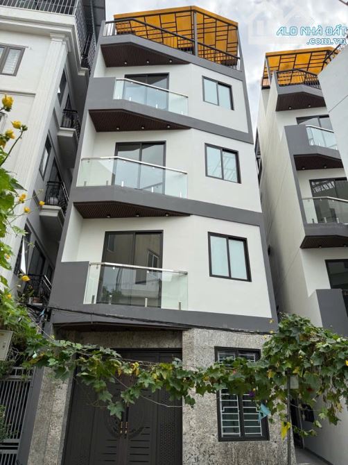 Bán nhà 5 tầng lô góc trung tâm Long Biên, DT35m2, full nội thất thông minh, giá hơn 5 tỷ