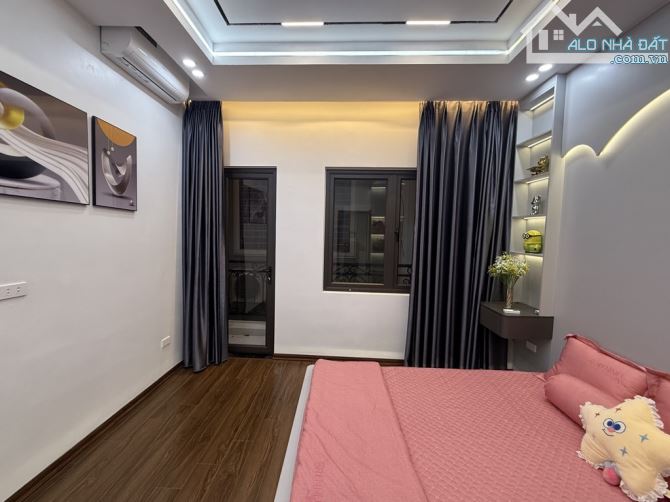 Bán nhà Nguyễn Sơn Long Biên- ô tô- Ngõ Nông- Dân Xây- 5 tầng nhỉnh 8 tỷ ( TL)
