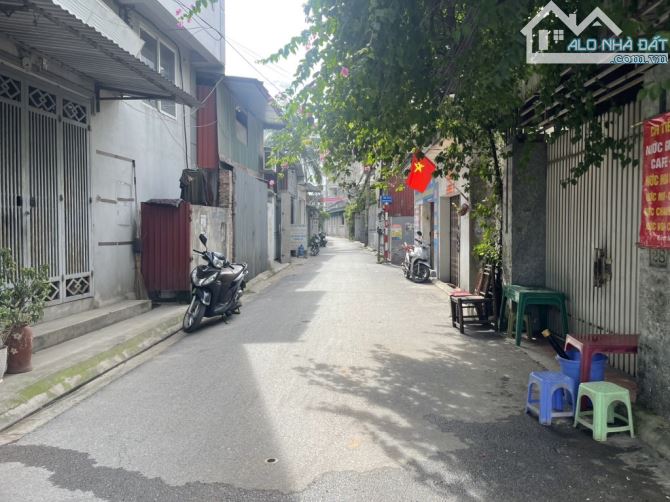 ZÁ ĐẦU TƯ, 43M/ 7 TỶ* NGÕ Ô TÔ THÔNG BÀN CỜ, HÀNG XÓM KĐT VIỆT HƯNG, 3T DÂN XÂY