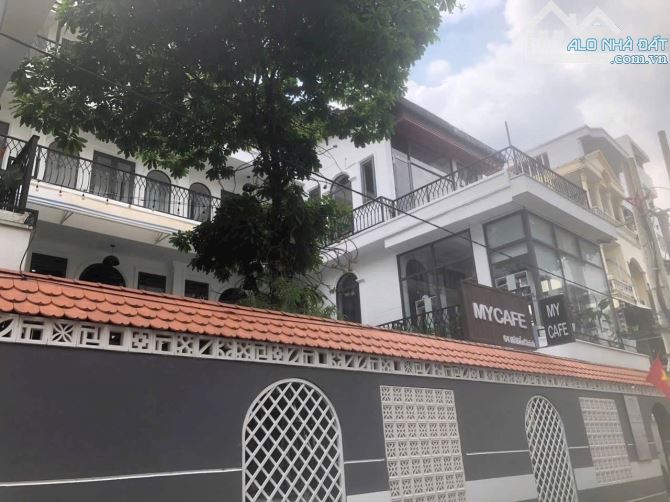 Biệt thự, khu Víp Hồ Biểu Chánh Phú Nhuận: 22m x 16m, 4 tầng, HĐT: 200 triệu/th. Giá 80 T