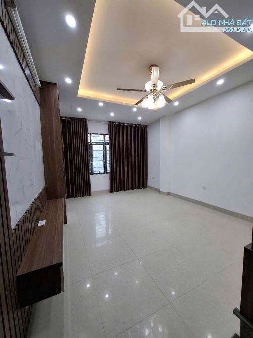 MẶT PHỐ, HOÀNG CÔNG KINH DOANH SẦM UẤT NHÀ ĐẸP THANG MÁY VỈA HÈ 5M, DT 56M2 18 TỶ