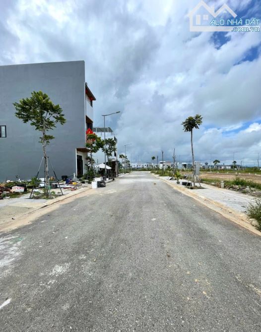 Bán đất Hương Sơ sát con kênh, giá rẻ nhì thị trường
