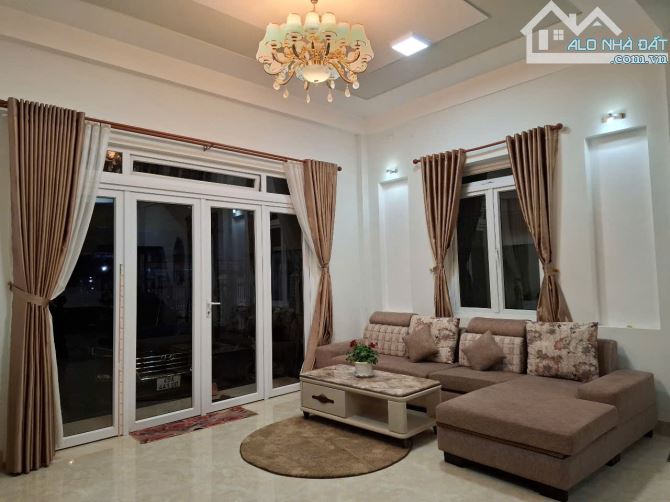 Bán gấp Biệt Thự Mặt Tiền 230m, đường Hồ Xuân Hương, P.12, Đà Lạt