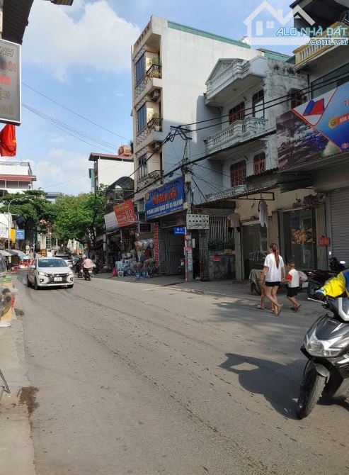 Hiếm . Mặt phố Đại Mỗ , bán đất tặng nhà 2 tầng . 75M . Mặt tiền 4,8M. Giá 23 tỷ