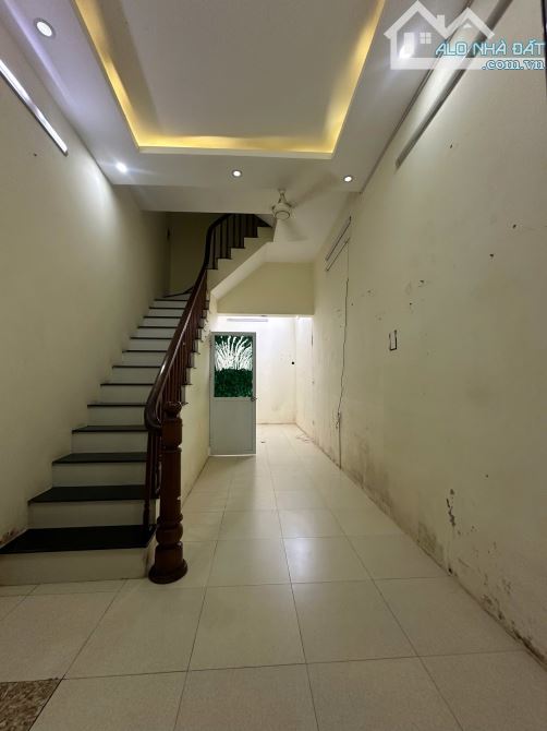 NGÕ 156 TAM TRINH 42M 3 TẦNG MT 3.1m CÁCH OTO TRÁNH 30M XÂY THÌ TUYỆT NHỎ TIỀN NHỈNH 5 TỶ