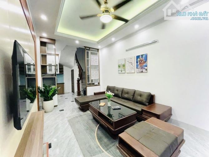 Bán nhà Bồ Đề Long Biên 31m2x5 tầng ngõ nông thông nhỉnh 6 tỷ