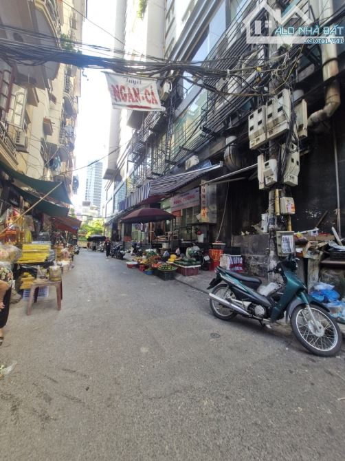 Bán nhà Thái Hà ngõ thông ô tô đỗ cửa, Dt 110m2, mt 6.2m, giá 20 tỷ.
