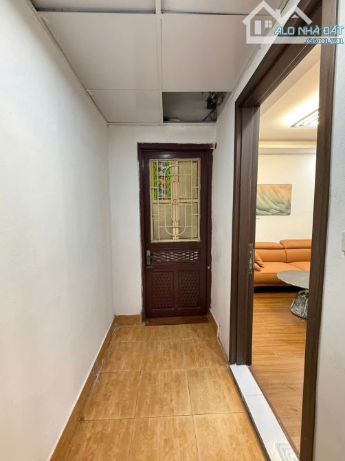 Tập thể mặt phố Lê Quý Đôn gần 50m 2 ngủ 1 khách, ở được luôn