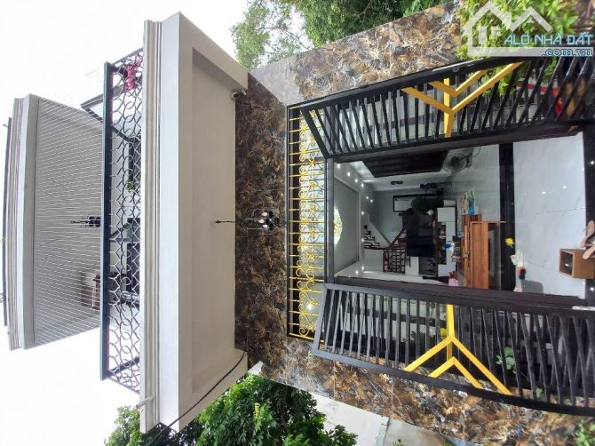 Nhà Đẹp_Cự Khối Long Biên-3 Tầng*60m_MT4m -Ô TÔ ĐỖ Gần ô tô Tránh- Tiện Ích Bạt Ngàn