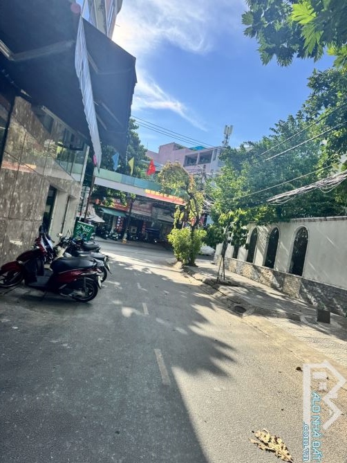 BÁN DÃY 5 PHÒNG TRỌ SAT BIỂN ĐANG CHO THUÊ