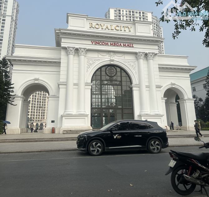 bán nhà mặt phố gần royan city, nguyễn trãi, thanh xuân thu 100tr.thág 68Mx9TxMT5,1m 28 tỉ