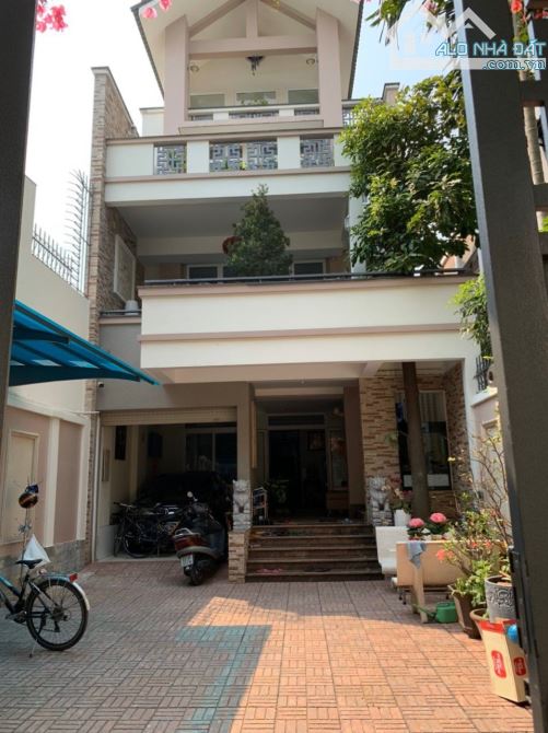 Bán biệt thự sân vườn góc 2MT đường Lam Sơn,Tân Bình, DT: 7x32m, giá chỉ 39 tỷ ~ 181 triệu