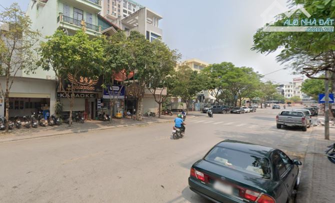 Bán đất tặng nhà cấp 4 - Vị trí vàng sắt ra miếng - Kinh doanh sầm uất - ô tô tránh nhau