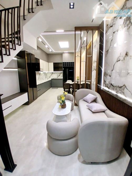 Bán nhà mặt phố Tôn Đức Thắng 15m2 nhà đẹp vỉa hè rộng kinh doanh tốt 8.3 tỷ