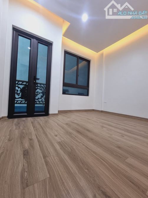 CẦN BÁN NHÀ NGÕ 1008 ĐƯỜNG LÁNG- 40M2- 5 TẦNG- MT 4M- GIÁ 10.2 TỶ