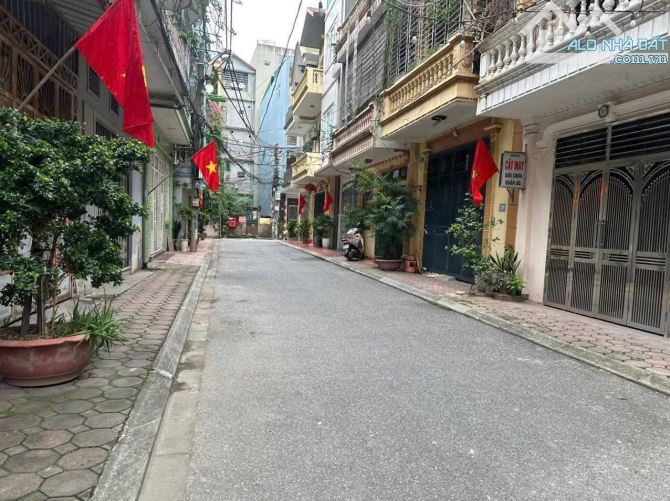 Bán Nhà Phố Sài Đồng-Long Biên: 75m2, Mt5m Xây 3Tầng, Vỉa hè, Đường Ôtô Tránh.