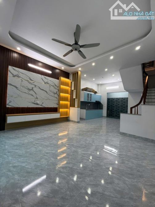 BÁN NHÀ  3 TẦNG  📍 Vị trí: Nhà nằm trong ngõ đường Kênh, khu vực dân cư đông đúc