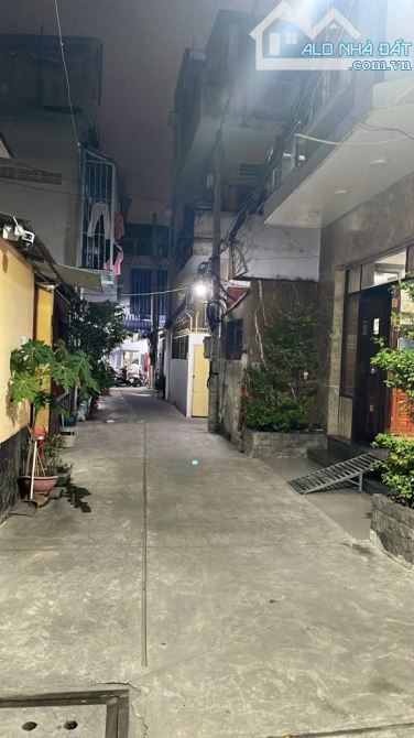 BÁN NHÀ QUẬN 10 - GIÁ 8.2 TỶ, DT 55.2M² (6.8m x 8.2m).