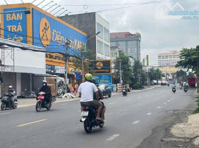 CẦN BÁN GẤP NHÀ HÀNG VÀ BIỆT THỰ GIẢM NGAY 3 tỷ