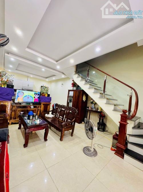BÁN CĂN NHÀ 3 TẦNG XÂY KIÊN CỐ DT70M, 3 TỶ.