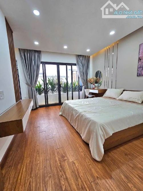 LÊN SÓNG SIÊU PHẨM NHÀ PHỐ 4 TẦNG KHU VIP MẶT TIỀN 5M. TRUNG TÂM GÒ VẤP