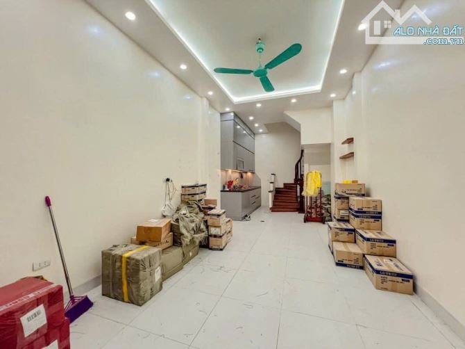 Nhà đẹp, dân xây, ngõ thông ô tô, 38m 5 tầng giá chỉ 7.7 tỷ