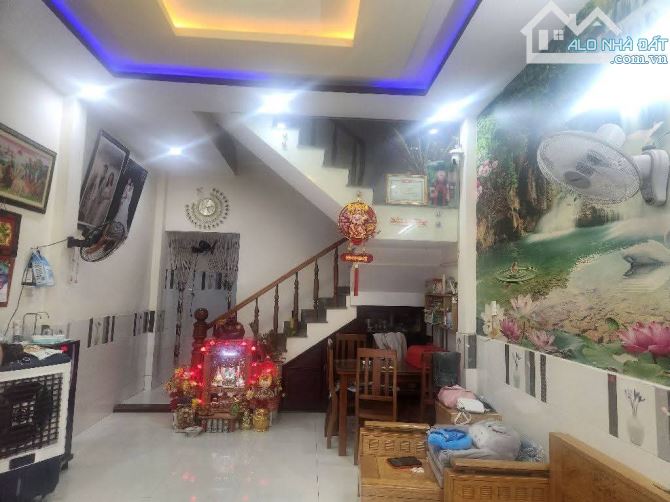 chủ cần bán nhà 3 tầng. Mặt tiền Nguyễn công hoan.gần bên xe thành phố đà nẵng giá ẻ