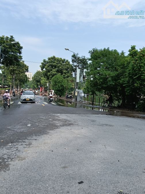 Giảm 1 tỷ bán nhanh 180m2 biệt thự Dương  Nội phân lô vỉa hè