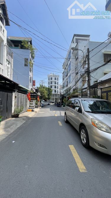 Cho thuê nguyên căn 4x18 đúc 3lầu ST 5PN 6WC Hẻm Thông Xe Hơi