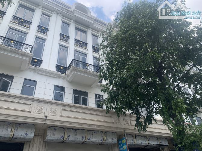 Siêu Hiếm Tại Khu Tân Hồng Từ Sơn Cần Bán Nhà 5 tầng Diện Tích 90m mặt tiền 5m dài 18m