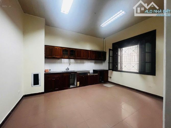 Cho thuê nhà ngõ 93 ngách 2 2 đường Tây Trà, Lĩnh Nam, Hoàng Mai. DT 100m x 4 tầng, giá
