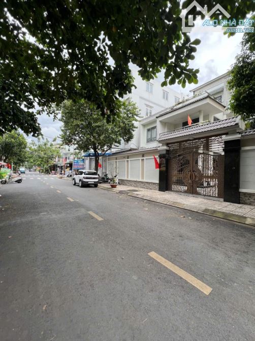 Bán Gấp Nhà mặt tiền Kinh Doanh Lê Niệm Tân Phú 154m2 ngang 8 hiếm 5 Tầng  Nhỉnh 20 tỷ