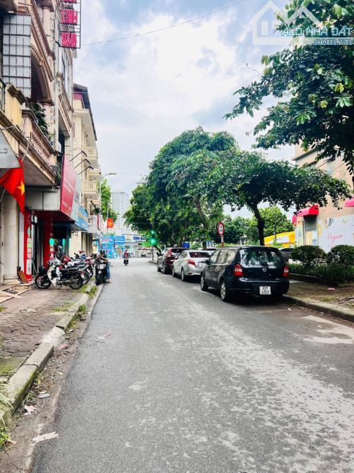 KĐT Bắc Linh Đàm, Vỉa hè, Ô tô tránh, 80m2, 5 tầng Thang máy, mặt tiền 4.75m, Giá 28.8 tỷ.