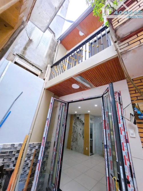 BÁN GẤP NHÀ ĐẸP 2 TẤM MỚI KENG Q4 VỊ TRÍ 1/ GIÁ 3TỈ 2 HÀNG HIẾM SỔ RIÊNG