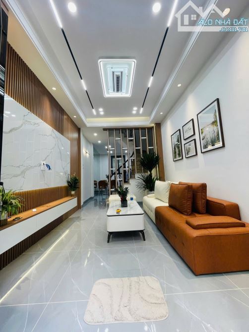 💎 NHÀ ĐẸP GIỮA NGOẠI GIAO ĐOÀN – 39M² – 5 TẦNG – VÀI BƯỚC RA PHỐ LỚN